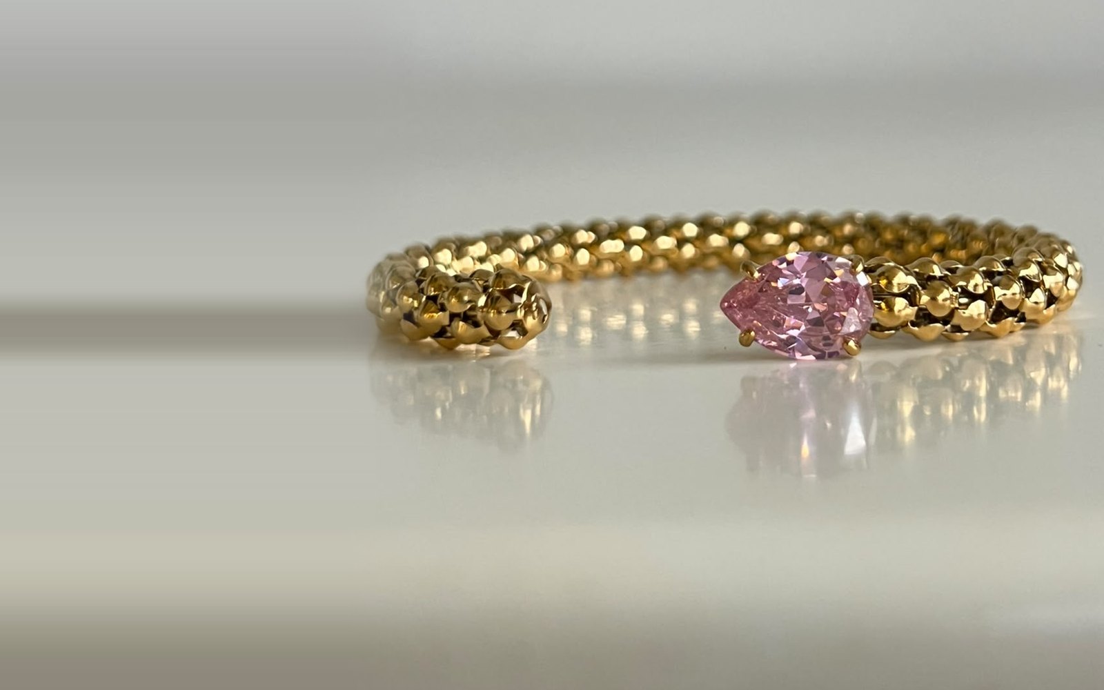 Solo bileklik, Diamond Pink damla taş